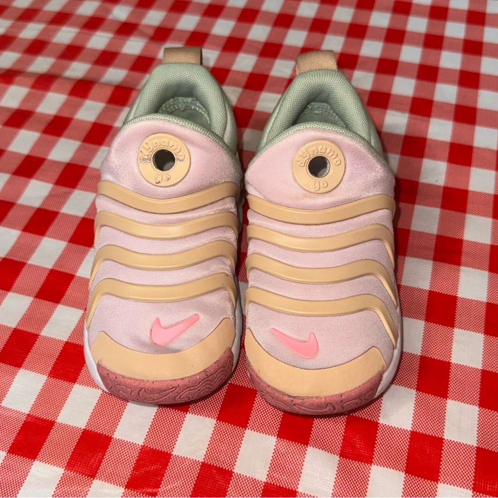 Nike Dynamo Go Low " Pink Foam Sesame" toddlers size 9C